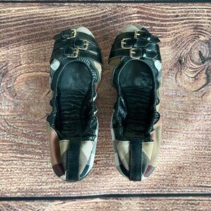 Burberry  Triple Buckle scrunch leather ballerina flats, Size EU 36